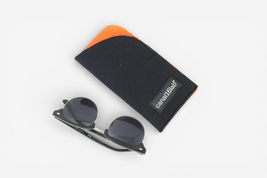 Etuis de protection noir en néoprène upcyclé pour lunettes/combinaison de plongée