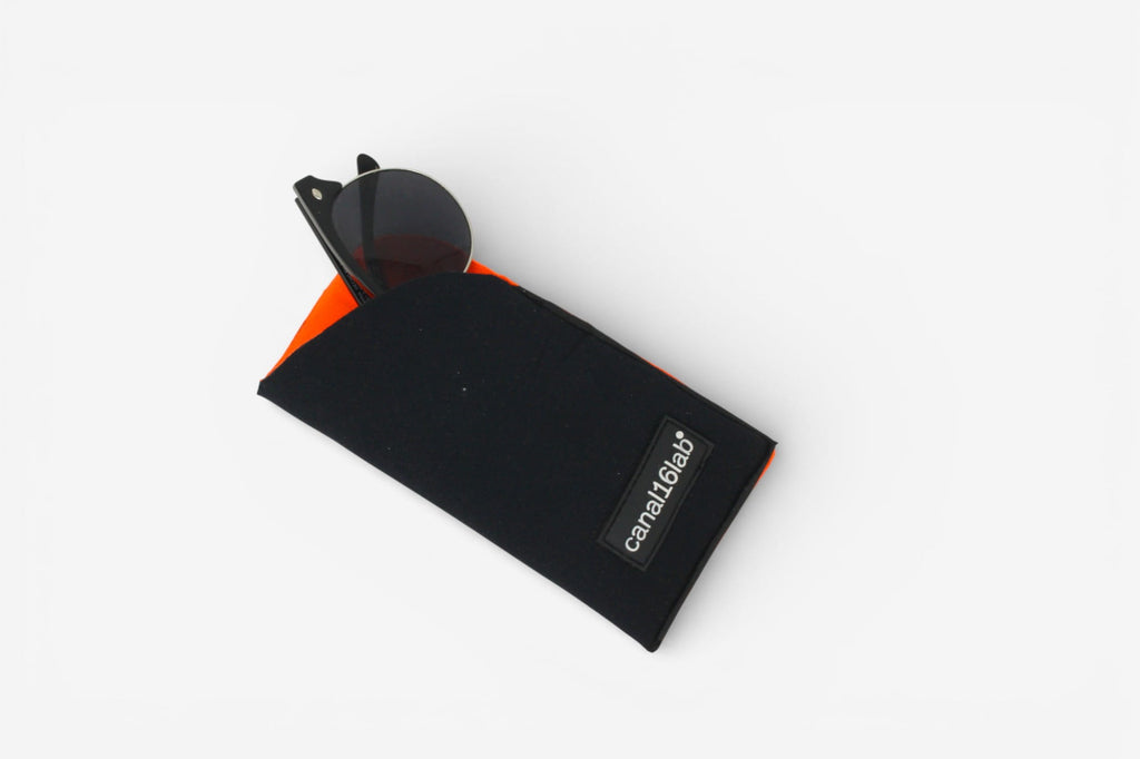 Etuis de protection noir en néoprène upcyclé pour lunettes/combinaison de plongée